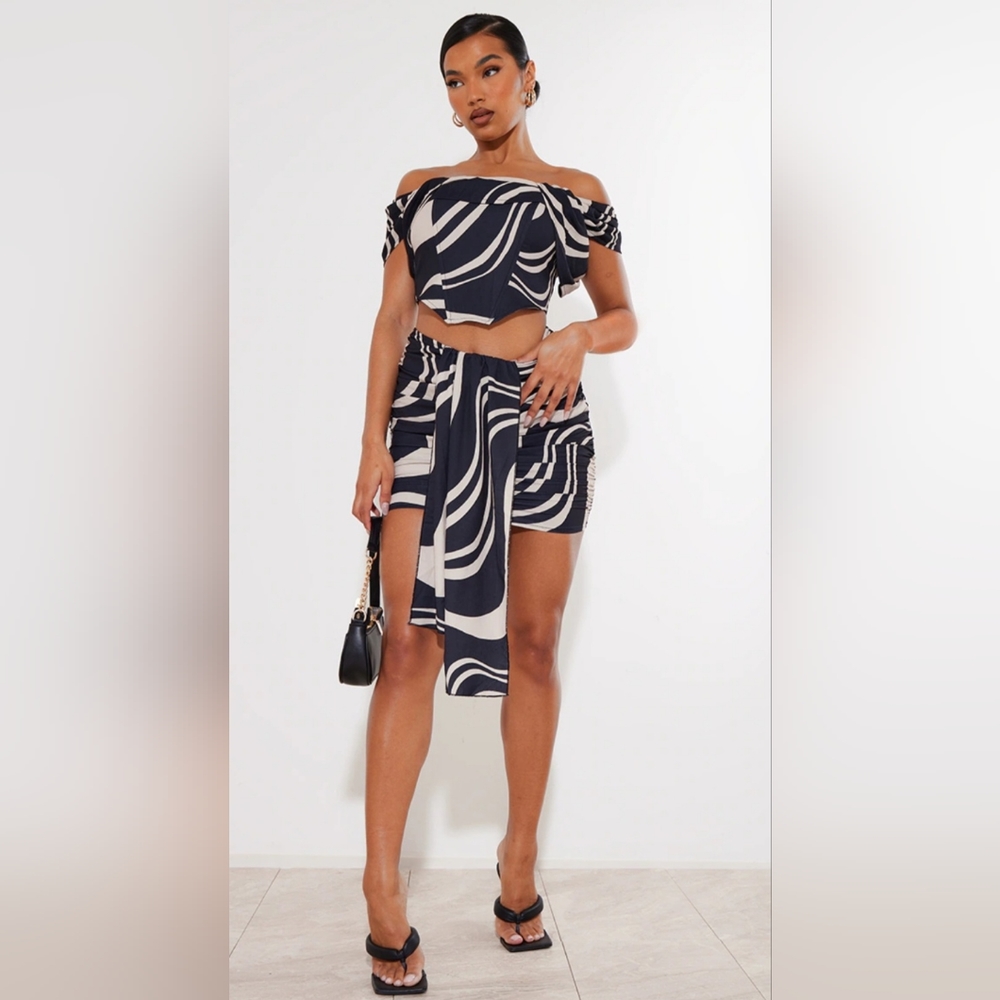 Pretty Little Thing NWT Black Print Set Size 8